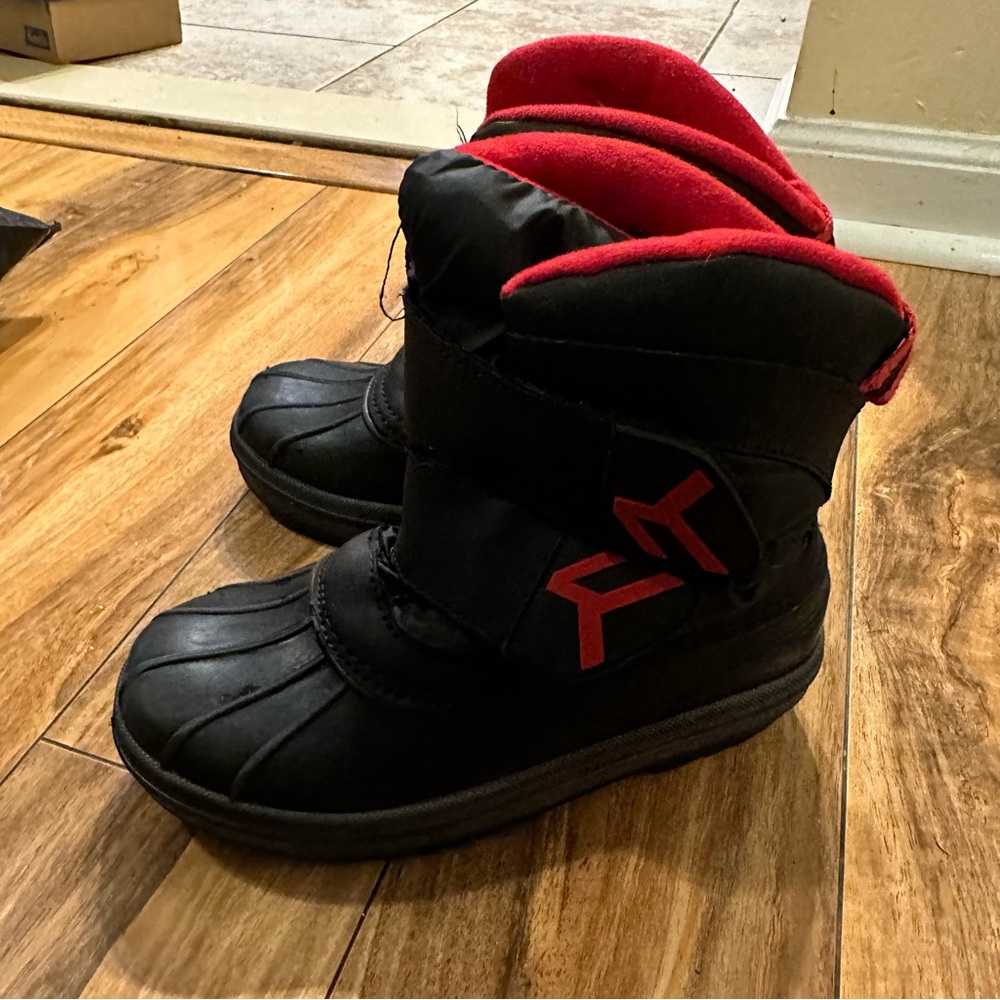 Black Snow Boots - Thermolite - size 13 (small child)